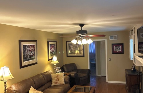 Tuscaloosa House | Charming 3-bedroom house with AC, WiFi in lovely Tuscaloosa-1 mile from campus