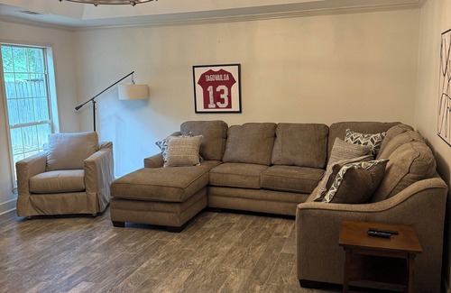 Tuscaloosa House | Charming 3 Bedroom House Just Minutes Away From Campus Perfect For Gamedays