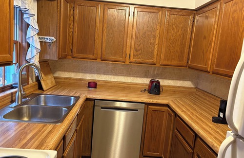 Barnstead House | Charming 3-bedroom house with WiFi, AC in amazing Barnstead