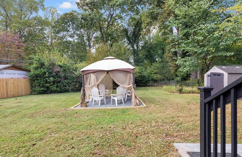 Charlotte House | Charming 3-bedroom house with WiFi and AC in delightful Charlotte