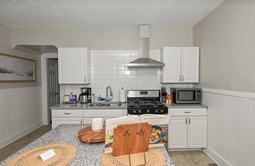 Tremont House | Charming 3-bedroom house with WiFi, AC in fabulous Cleveland