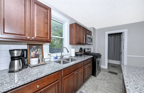Tremont House | Charming 3-bedroom house in Cleveland with WiFi and AC