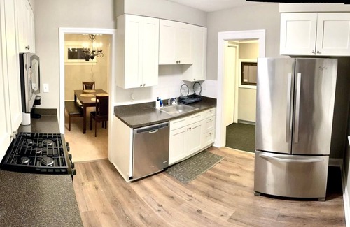 Old Brooklyn House | Charming 3-bedroom house with WiFi and AC in welcoming Cleveland