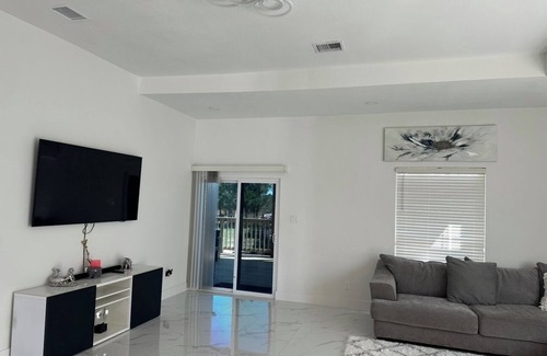 Cleveland House | Charming 3-bedroom house with AC, WiFi in brilliant Cleveland