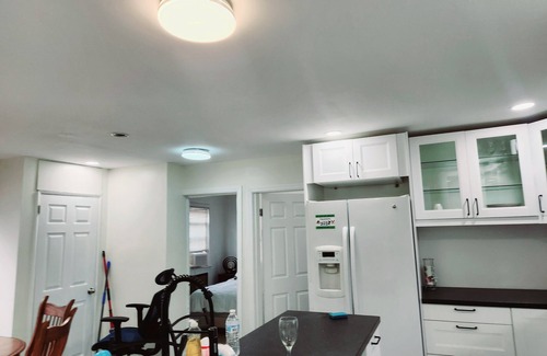 Dix Hills House | Charming 3-bedroom house withAC in Dix Hills