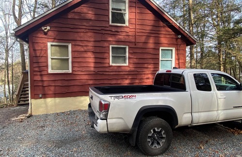 Greentown House | Charming 3-bedroom house with private dock on Lake Wallenpaupack!