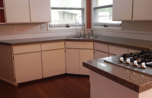 Parchment House | Charming 3-bedroom house with WiFi, AC in pleasant Kalamazoo