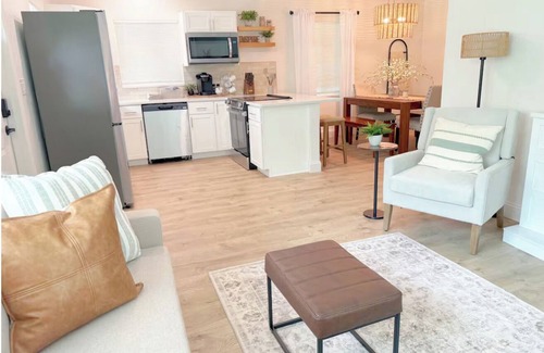 Tropic House | Charming 3-bedroom house with fitness room and AC in fabulous Melbourne