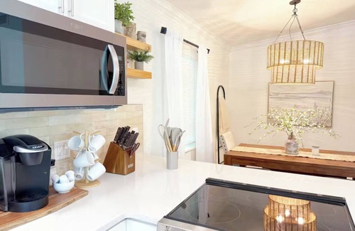 Tropic House | Charming 3-bedroom house with fitness room and AC in fabulous Melbourne
