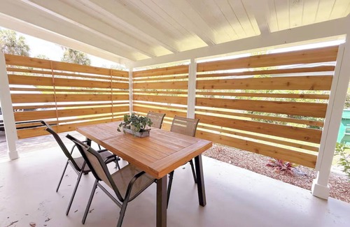 Tropic House | Charming 3-bedroom house with fitness room and AC in fabulous Melbourne