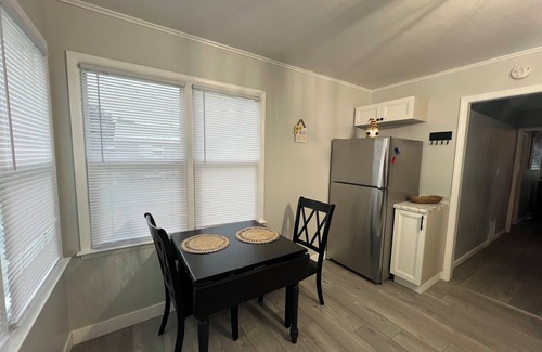Milwaukee House | Charming 3-bedroom house with AC and WiFi in welcoming Milwaukee