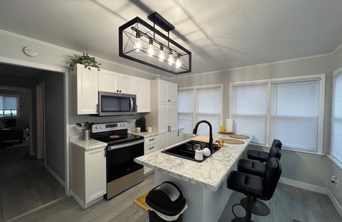 Milwaukee House | Charming 3-bedroom house with AC and WiFi in welcoming Milwaukee