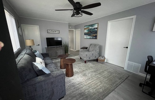 Milwaukee House | Charming 3-bedroom house with AC and WiFi in welcoming Milwaukee