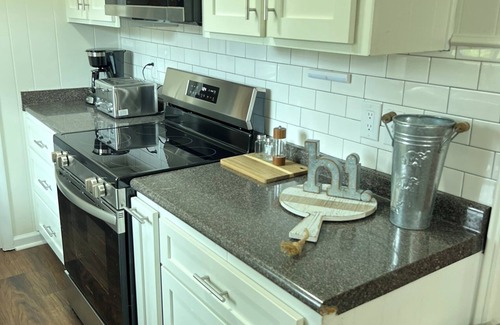 Northport House | Charming 3-bedroom house in delightful Northport with AC, WiFi