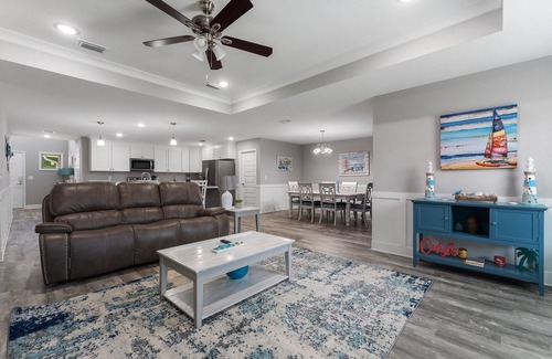 Ono Island House | Charming 3-bedroom house just 9.5 miles from Johnson Beach in Perdido Key.