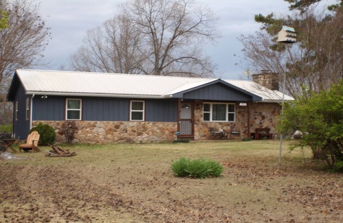 Yellville House | Charming 3-bedroom house with WiFi, AC in delightful Yellville