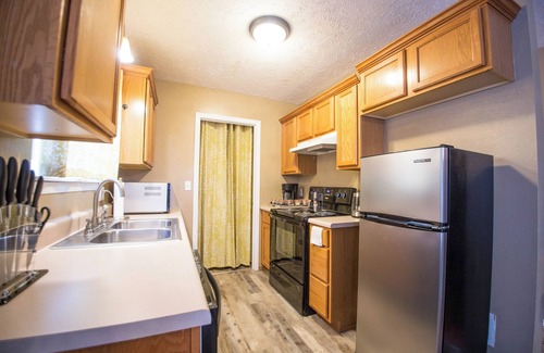 Ozark House | Charming 3-bedroom home just of the Ozark square!
