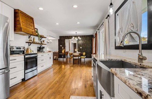 Canton House | Charming 3-Bedroom Home - Power, Water, Fast WiFi, Firepit, Grill - 25m to AVL