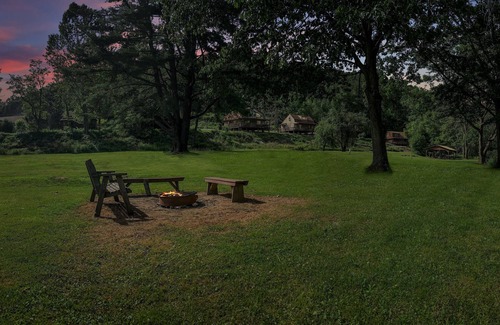 Gaines House | Charming 3-bedroom home w/AC, WiFi, Hot Tub, fitness rm in Gaines on Pinecreek