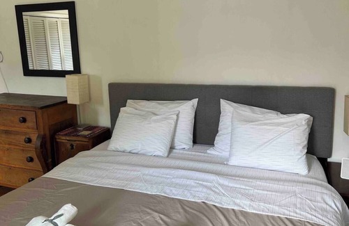 Kensington House | Charming 3-bedroom house with patio and parking!