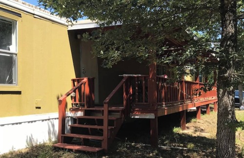 Canadian House | Charming 3-bedroom house with WiFi, AC in superb Canadian city