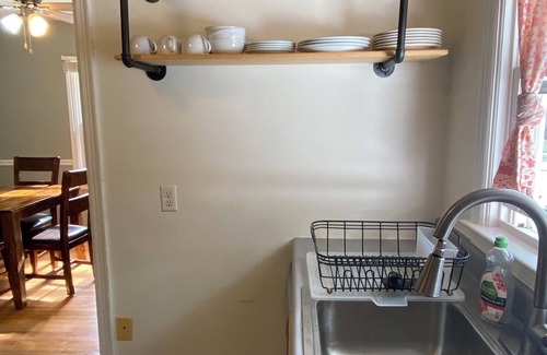 Columbia House | Charming 3-bedroom house with AC in Columbia