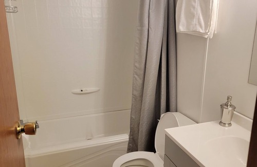 Hornbeak House | Charming 3-bedroom house with WiFi, AC in amazing Hornbeak