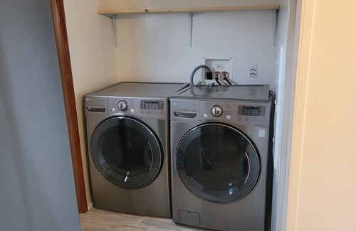 Hornbeak House | Charming 3-bedroom house with WiFi, AC in amazing Hornbeak