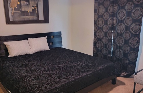 Hornbeak House | Charming 3-bedroom house with WiFi, AC in amazing Hornbeak