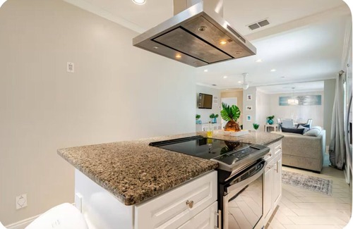 East Lake Morton House | Charming 3-bedroom house with WiFi, AC in enjoyable Lakeland
