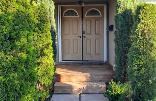 Petaluma House | Charming 3-bedroom house in marvelous Petaluma with AC