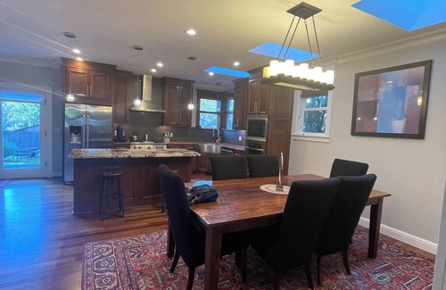 Bridlemile House | Charming 3-bedroom house in enchanting Portland with AC, WiFi
