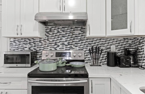 South San Jose House | Charming 3-bedroom house with AC and newly remodeled baths/kitchen