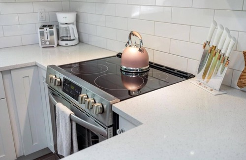 South Sarasota House | Charming 3-bedroom house with Pool in serene Sarasota near Downtown & Siesta Key