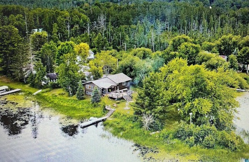 Superior House | Charming 3-bedroom house on Lake Amnicon, in Superior, WI.