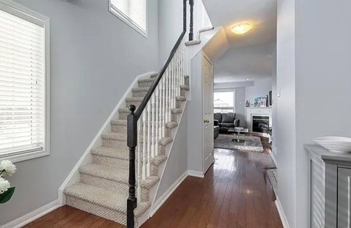 Barrie House | Charming 3-bedroom house with AC, WiFi in lovely Barrie