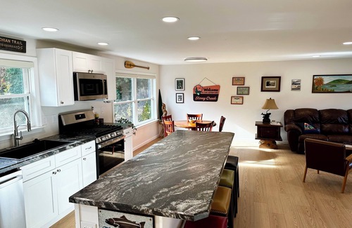 Dauphin House | Charming 3-bedroom house on Stony Creek