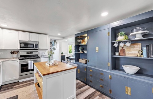 De Pere House | Charming 3-bedroom house near Green Bay Hotspots