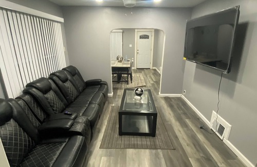 Detroit House | Charming 3-bedroom house in welcoming Detroit with WiFi, AC