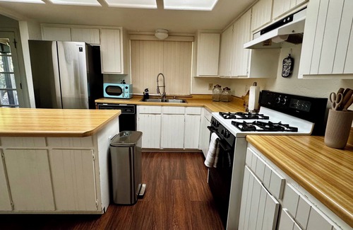 El Paso House | Charming 3-bedroom house with AC, WiFi &Hot tub in Westside El Paso