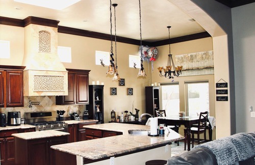 Biggs Field House | Charming 3-bedroom house with backyard kitchette, fitness room in sunny El Paso