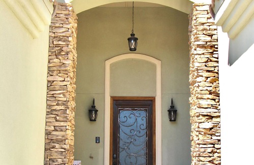 Biggs Field House | Charming 3-bedroom house with backyard kitchette, fitness room in sunny El Paso