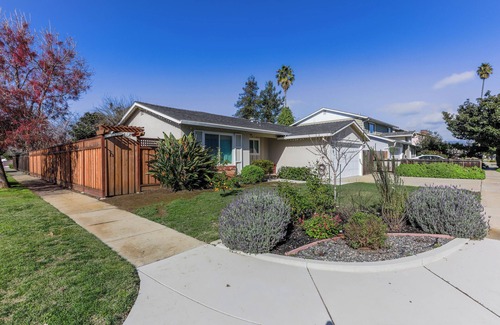Fremont House | Charming 3-bedroom house in delightful Fremont with AC