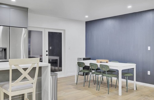 Hayward House | Charming 3-bedroom house with AC and WiFi in Hayward