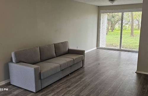 Clodine House | Charming 3-bedroom house with Backyard