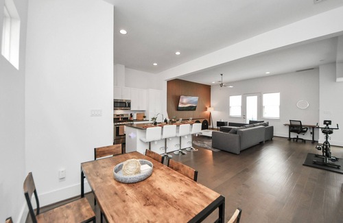 East Downtown Houston House | Charming 3-bedroom house with fitness equipment in brilliant Houston