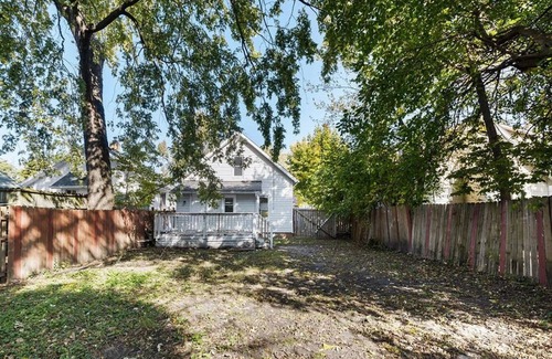 Lansing House | Charming 3-bedroom house with AC, WiFi in wonderful Lansing