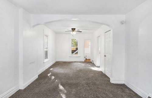 Lansing House | Charming 3-bedroom house with AC, WiFi in wonderful Lansing