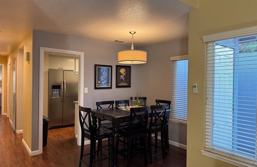 Modesto House | Charming 3-bedroom house in delightful Modesto with AC