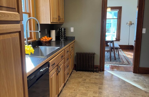 West End House | Charming 3-bedroom house in Oneonta, 4mins from Cooperstown Allstar Village. AC!